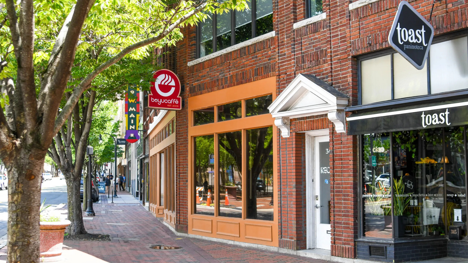 Downtown dining scene featuring some of the best restaurants Durham NC has to offer